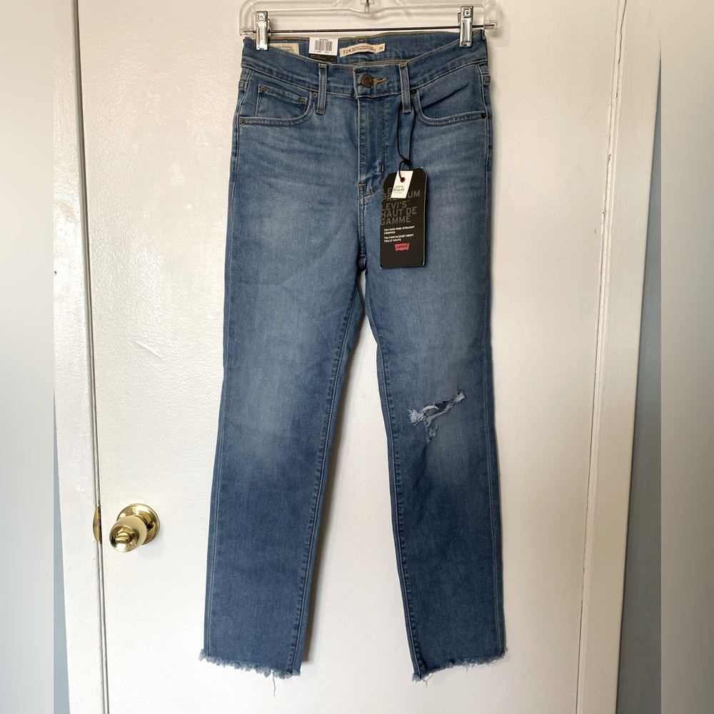 Levi’s 724 High Waist Sculpting Soft Stretch